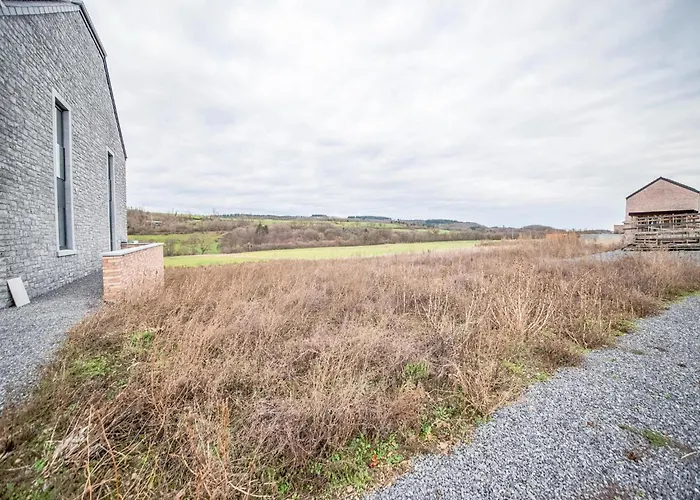 Modern In With Pool *