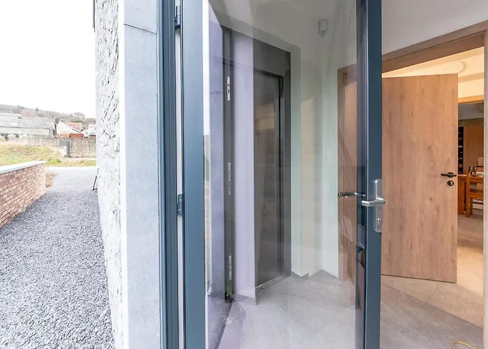 Modern In With Pool *